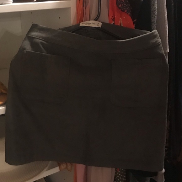 Army green velvet mini skirt - Picture 2 of 3
